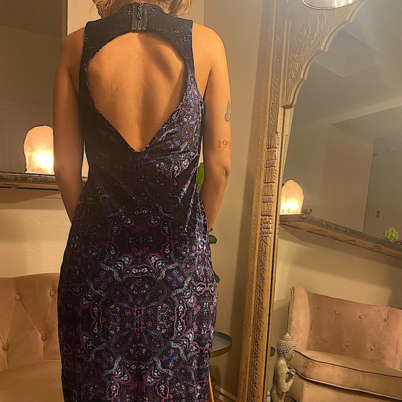 Backless Velvet MIDI Dress - Picture 4 of 4